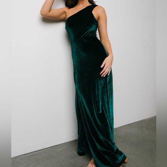 (Emerald Green) Tatiana Velvet One Shoulder Maxi Dress - Picture 4 of 13